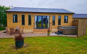 Edgmond Lodges - 1 & 2 Bed Luxury Log Cabins With Private Hot Tubs Derbyshire